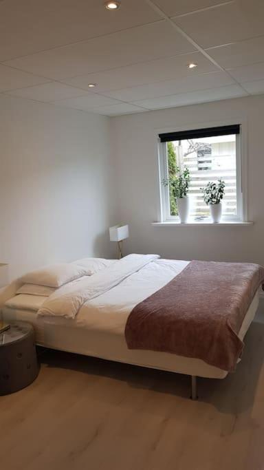 Lgh Lillemor, Naera Havet, Staden Och Naturen Strömstad Exterior foto
